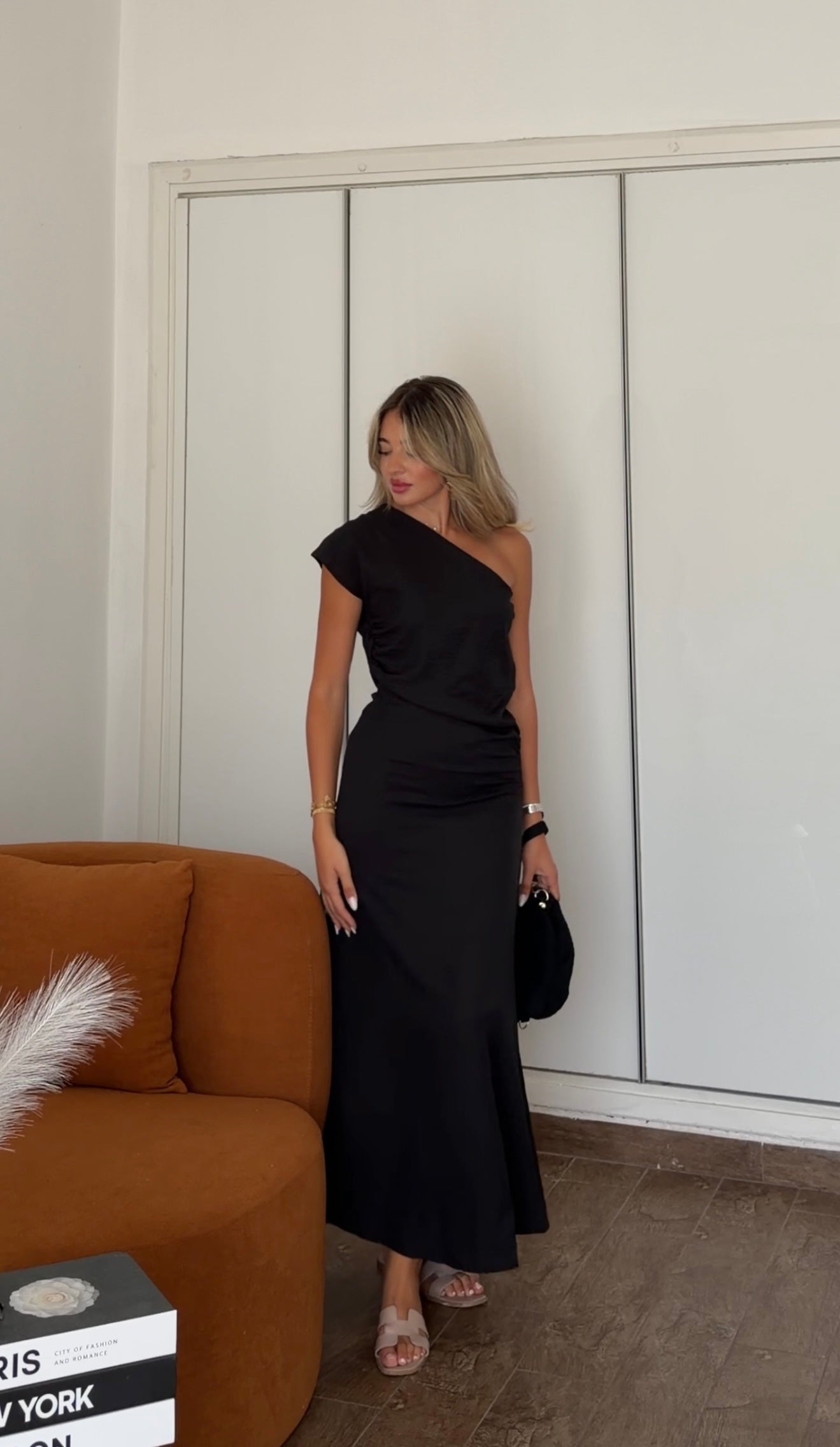 One- shoulder linen dress