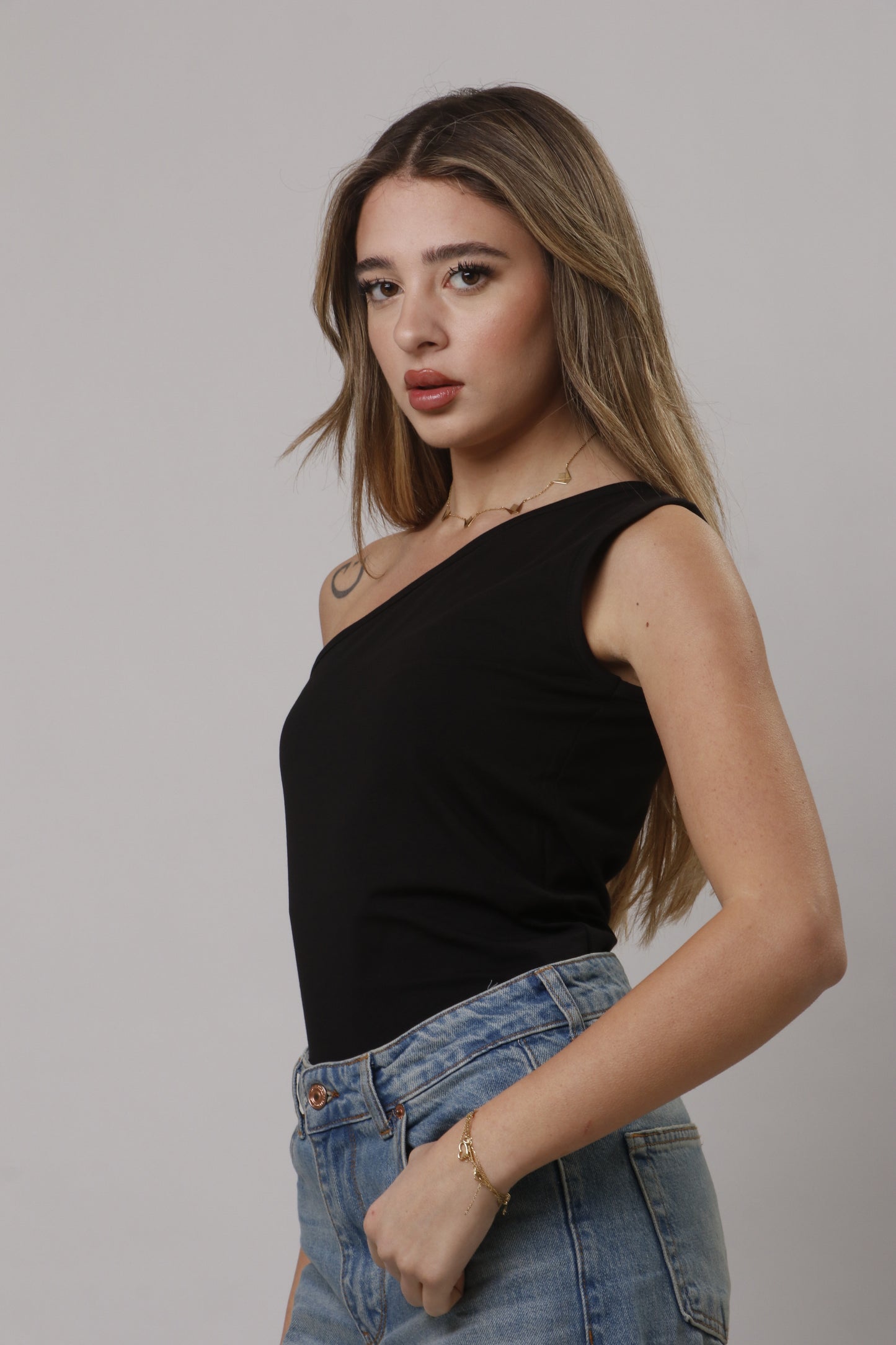 One shoulder top