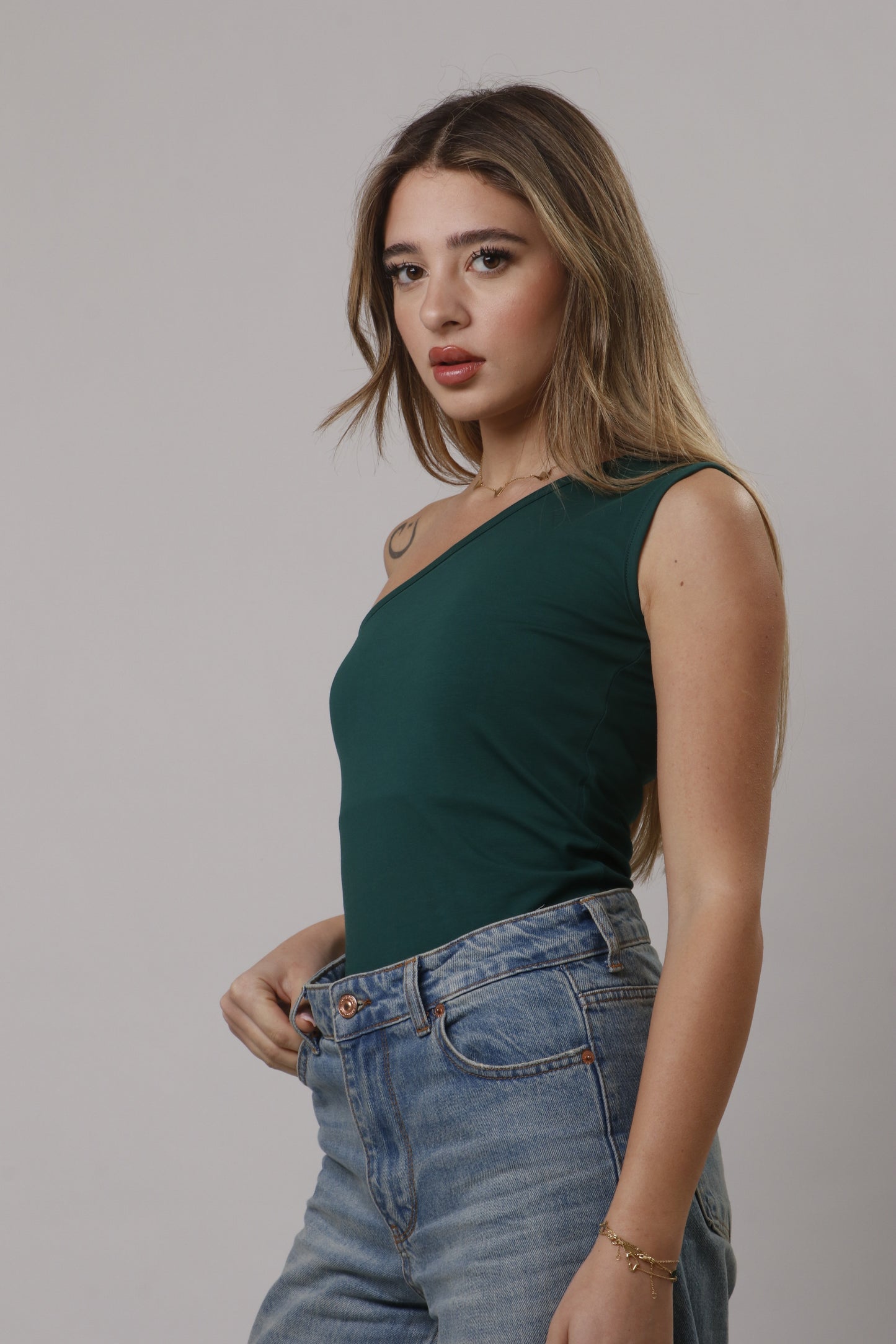 One shoulder top