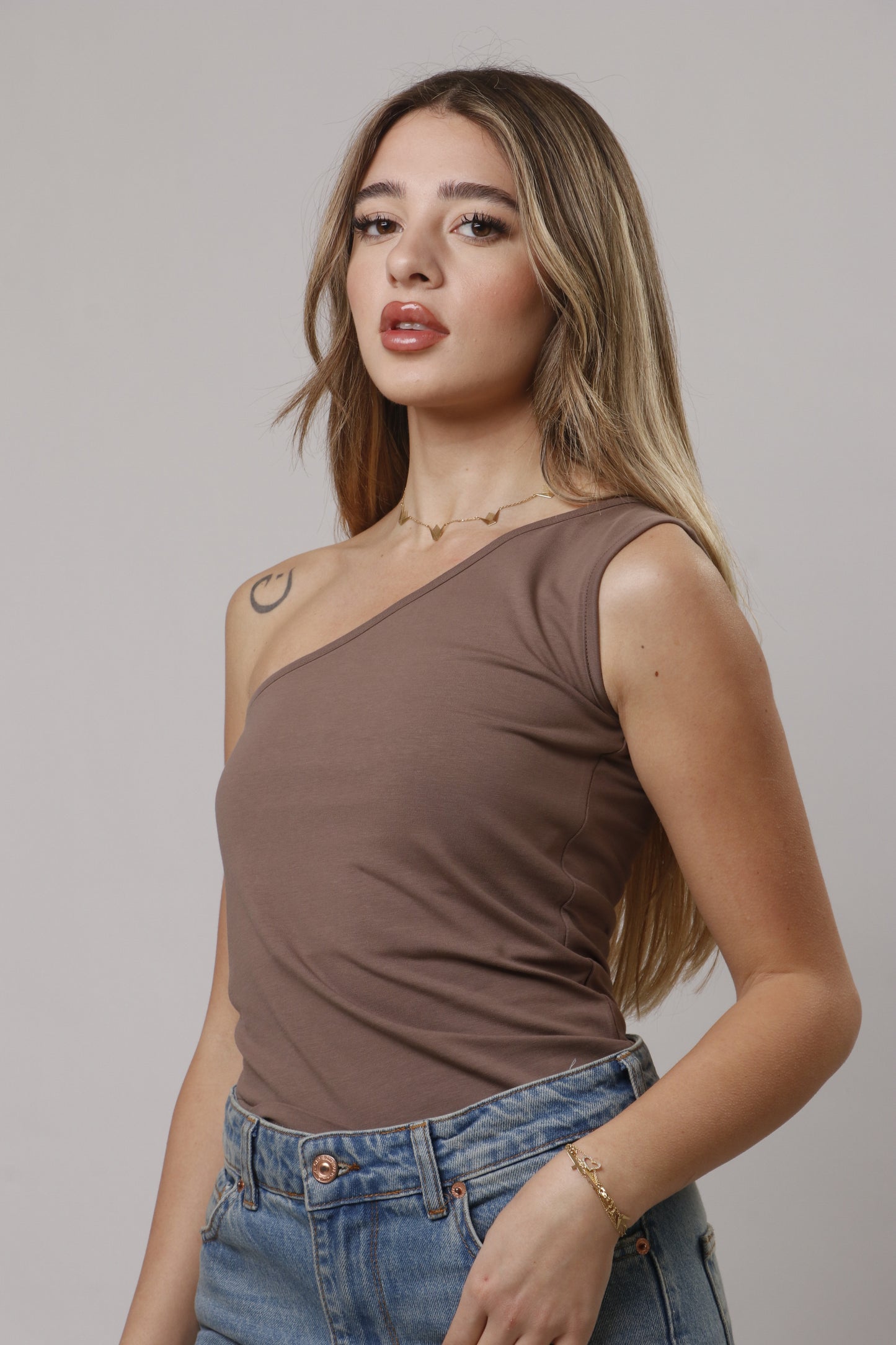 One shoulder top