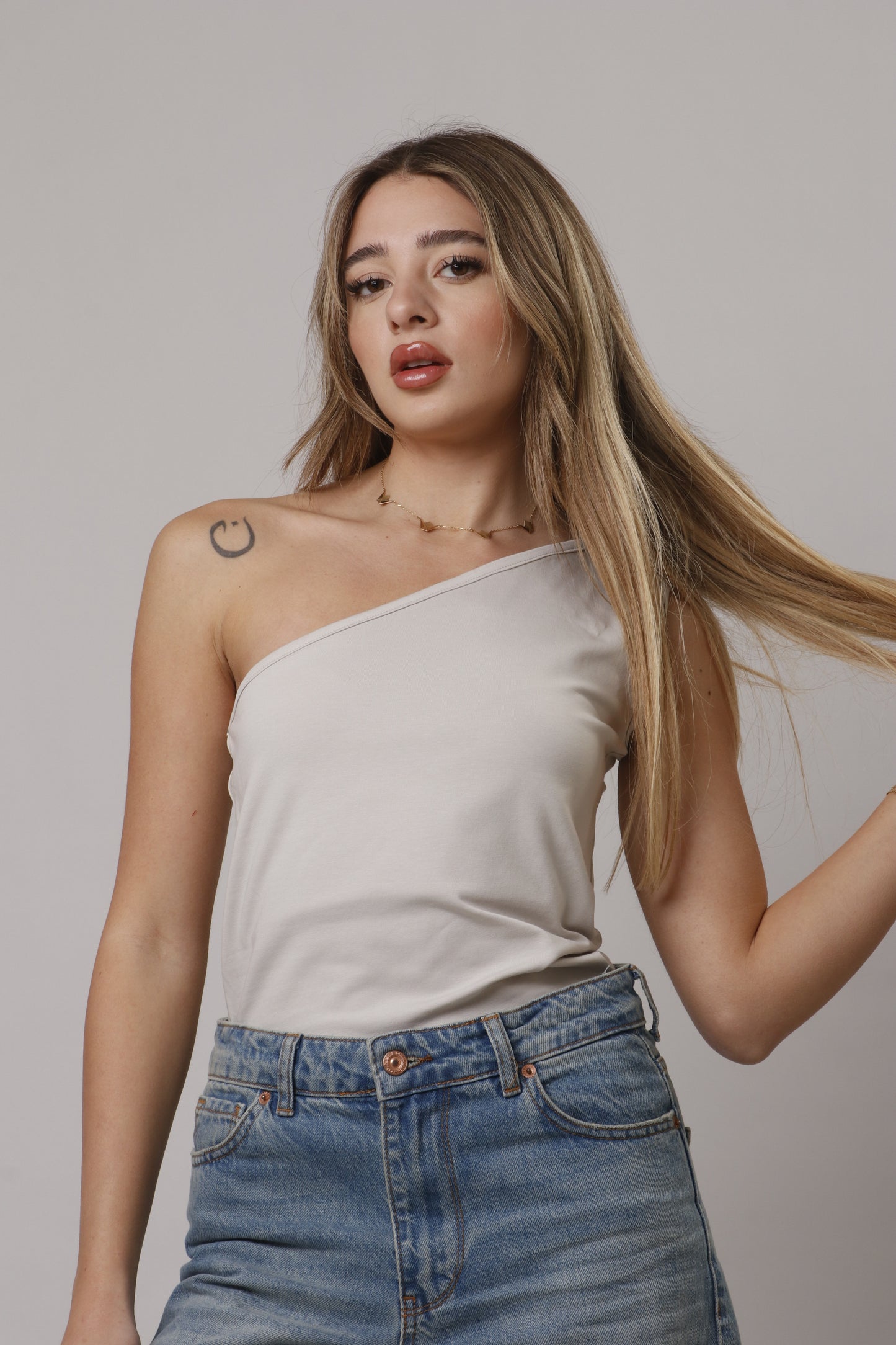 One shoulder top