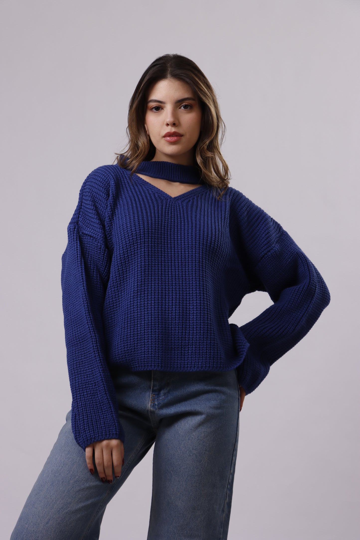 Triangle neckline wool top