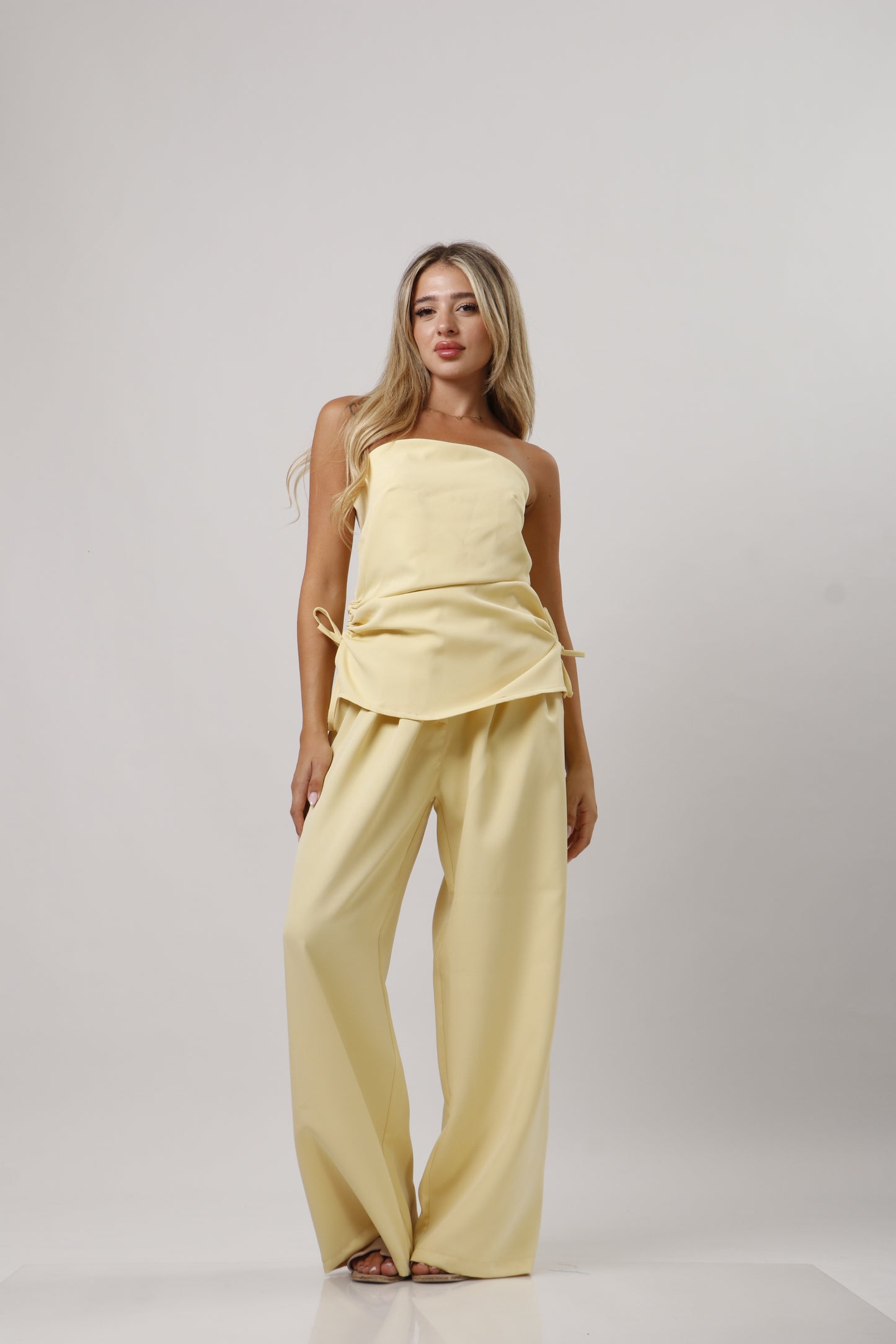 Set with side ties