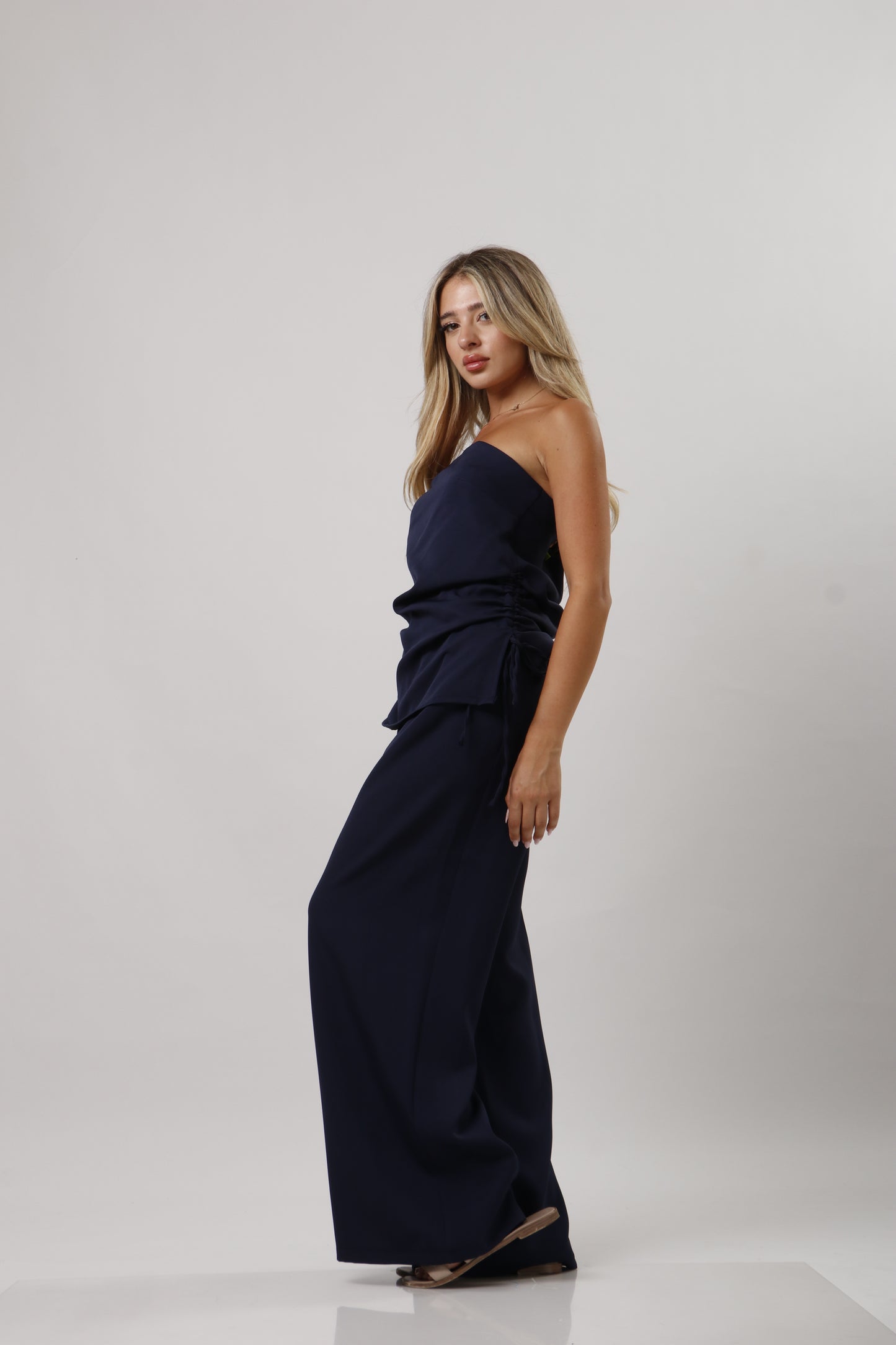 Set with side ties