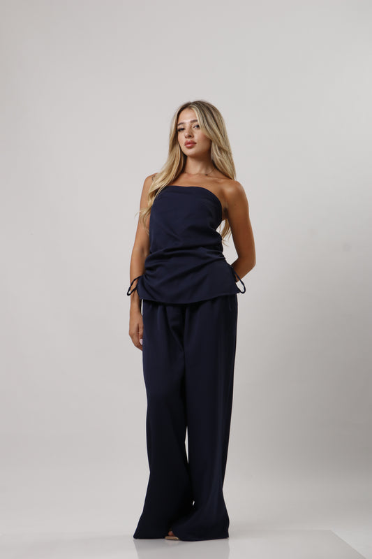 Set with side ties