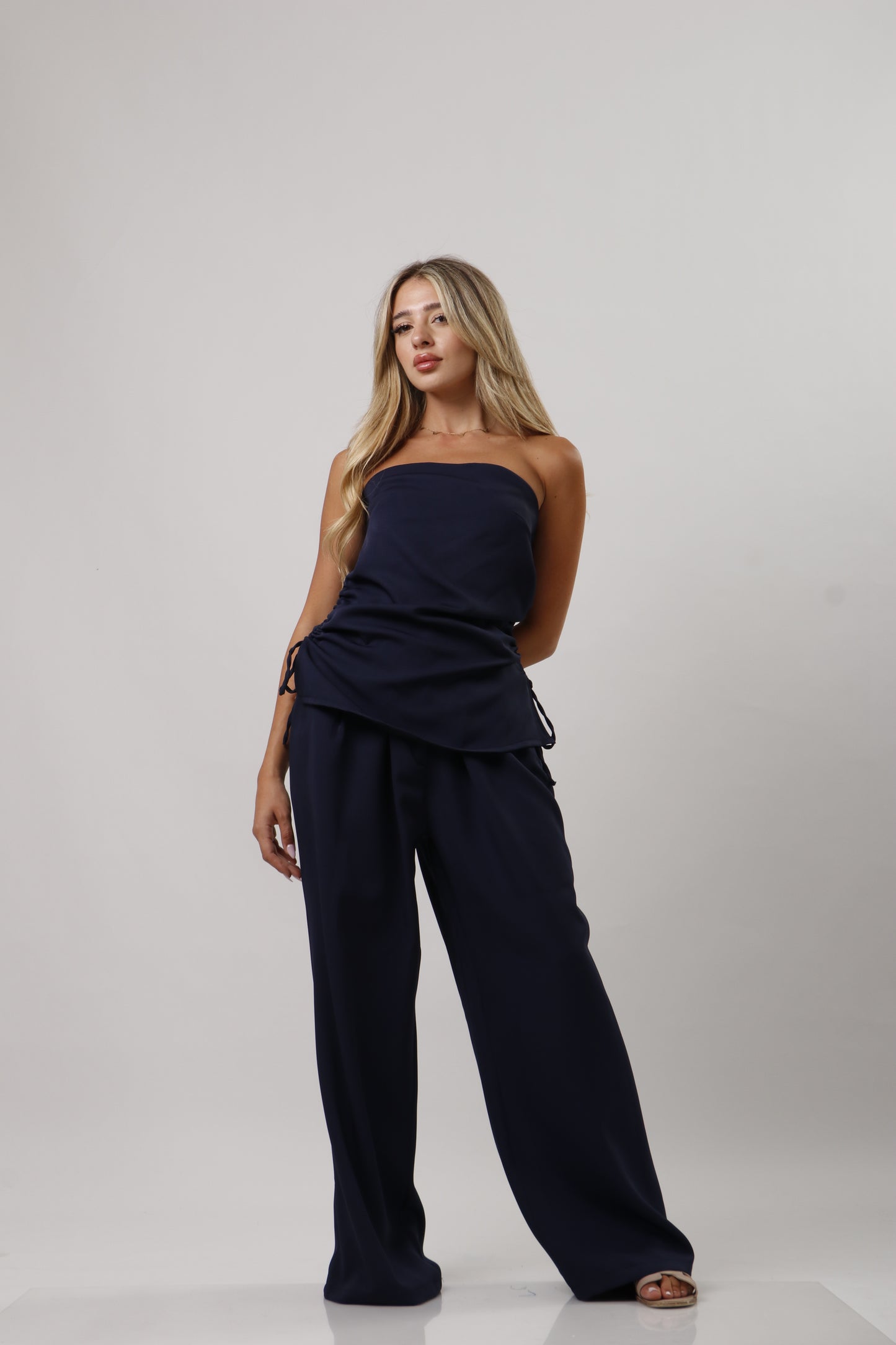Set with side ties