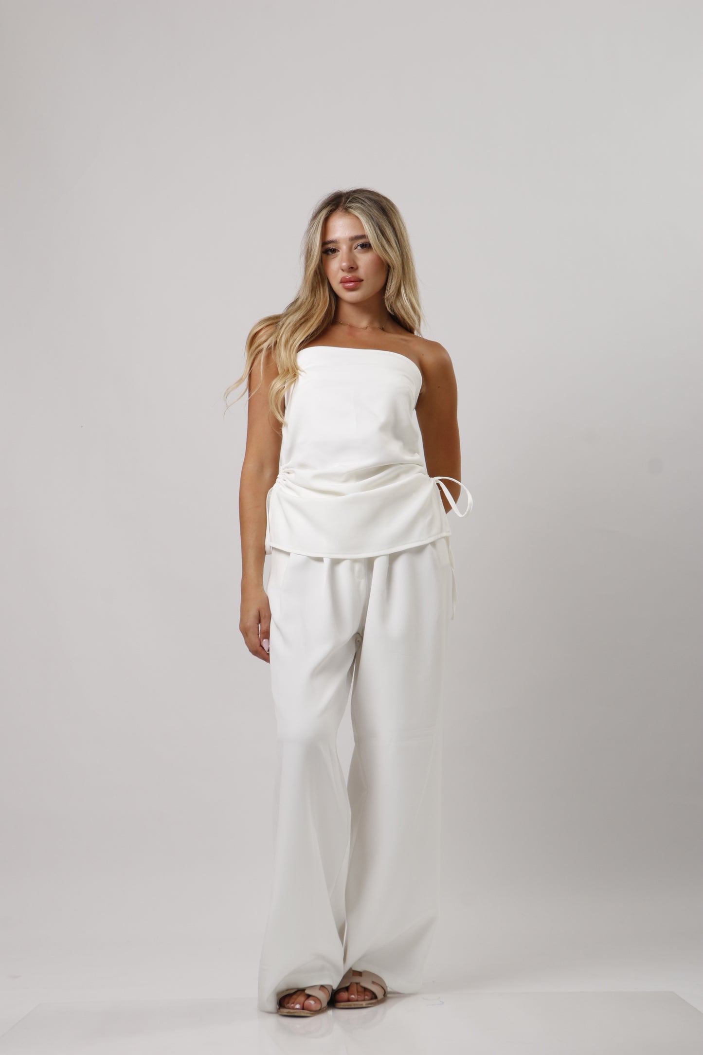 Set with side ties