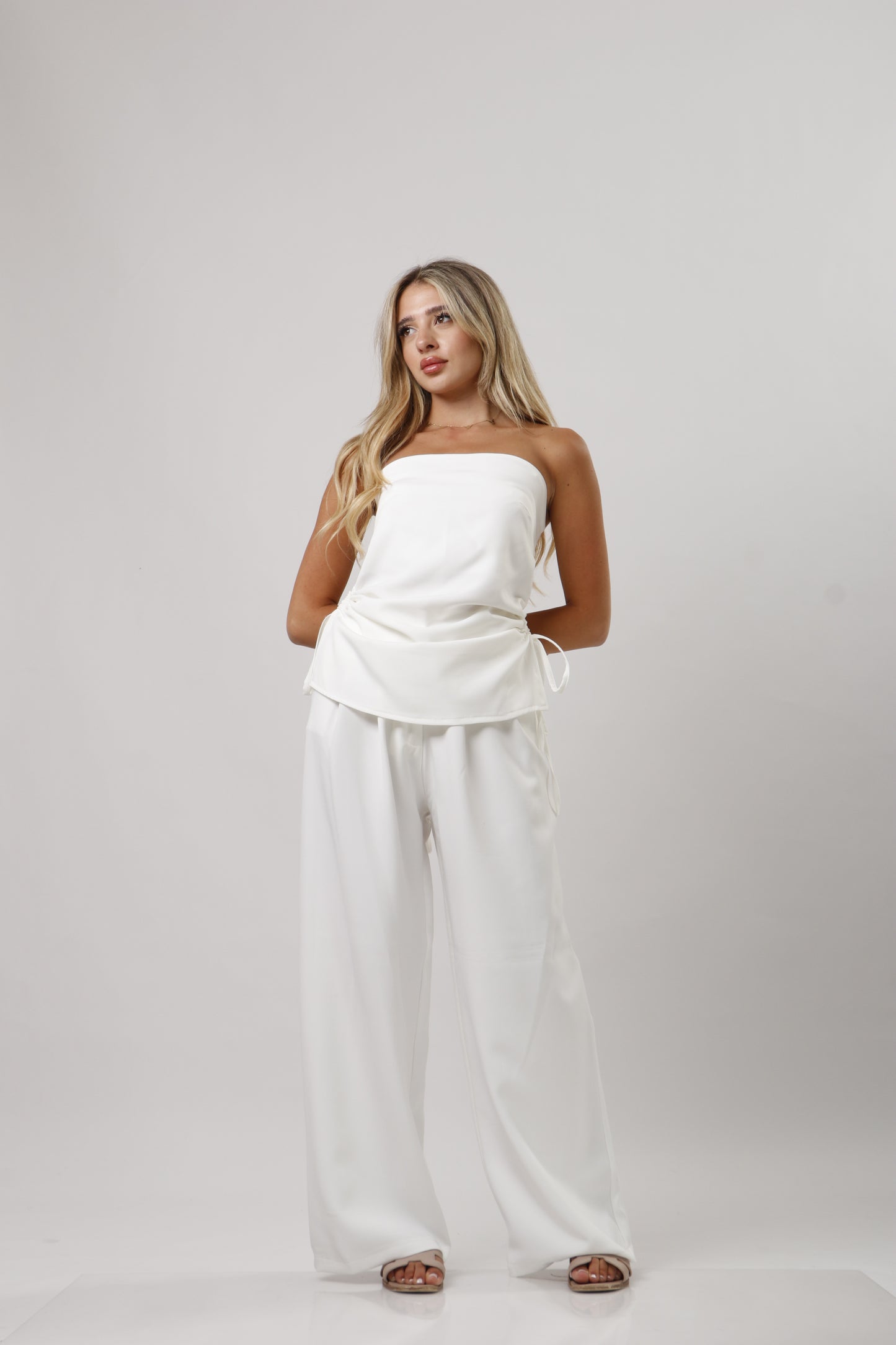 Set with side ties