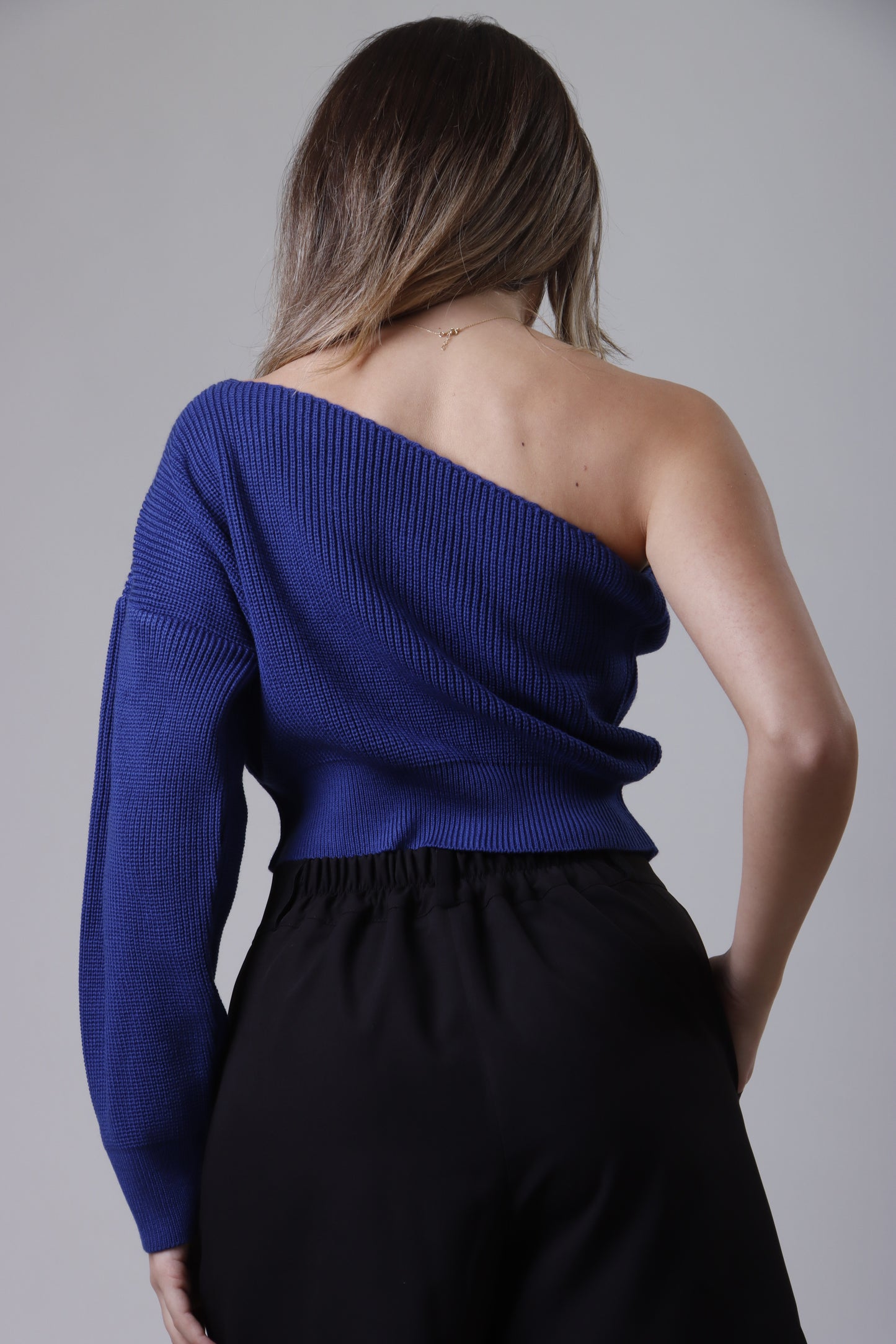 One shoulder wool top