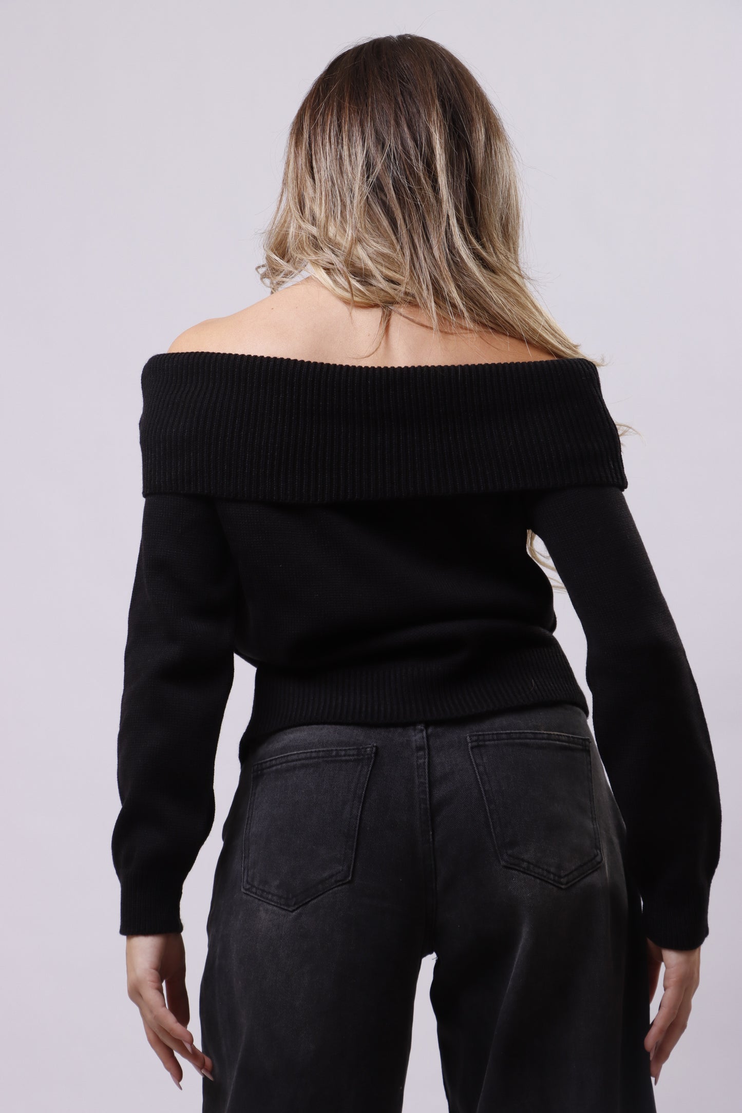 Fitted Off Shoulder Wool Top