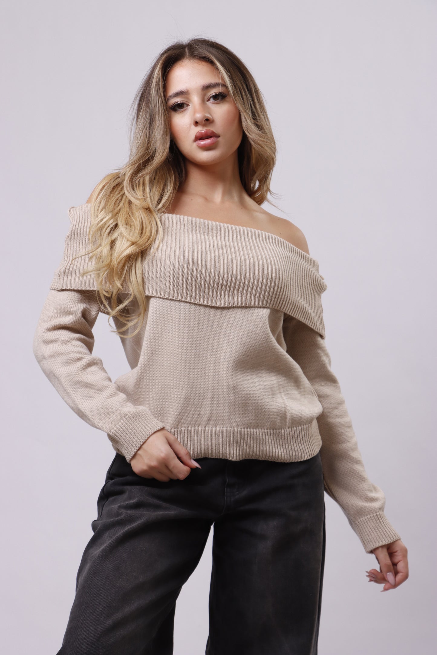 Fitted Off Shoulder Wool Top