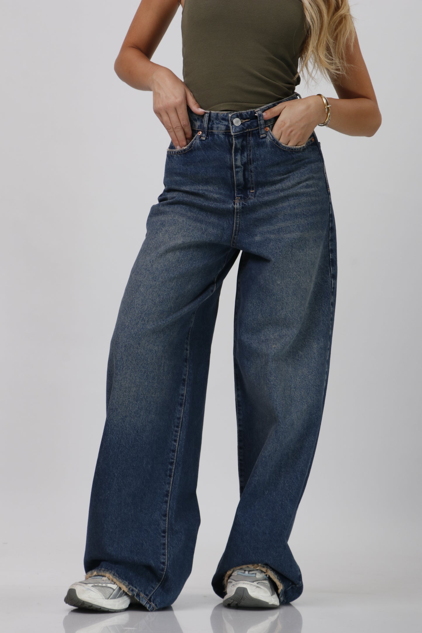 High-waist jeans
