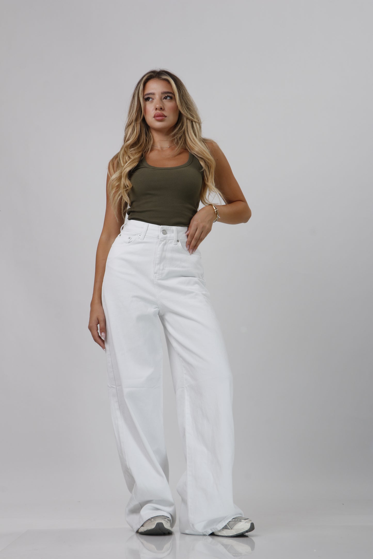 High-waist jeans