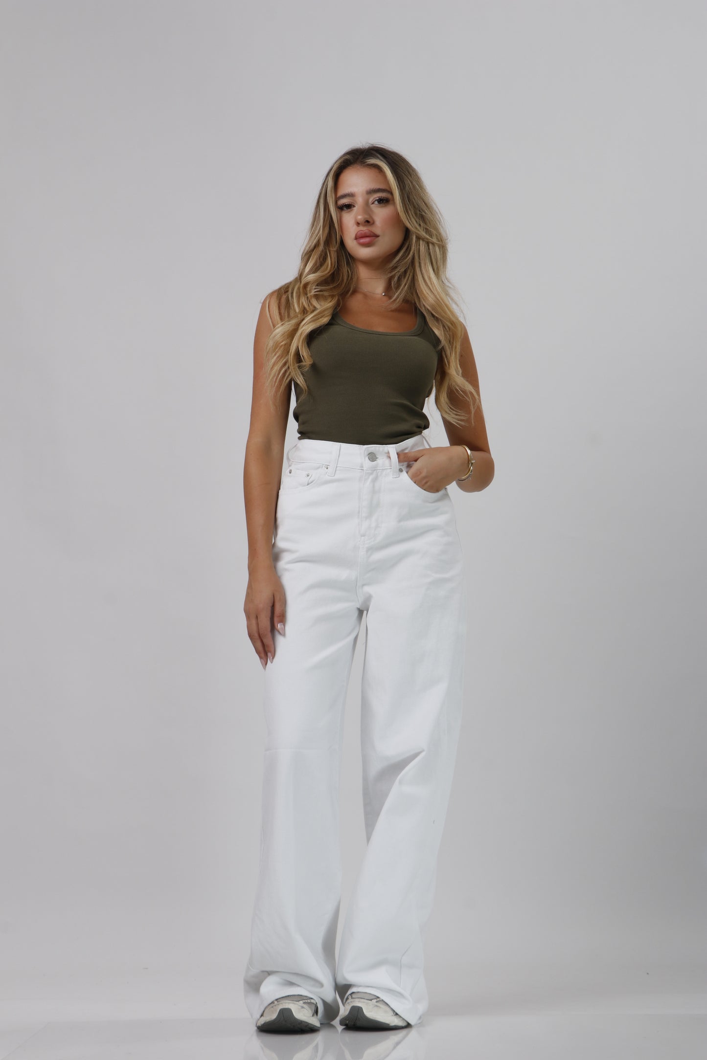 High-waist jeans