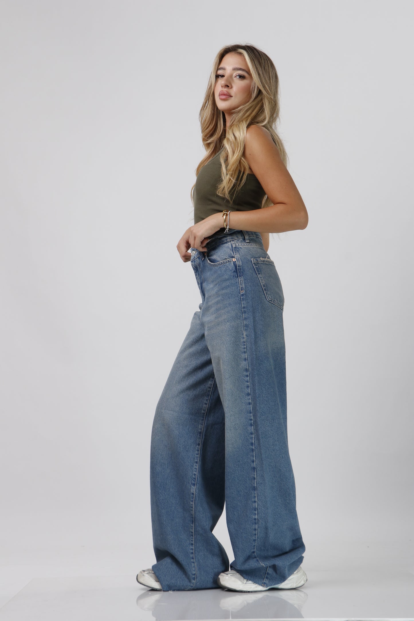 High-waist jeans