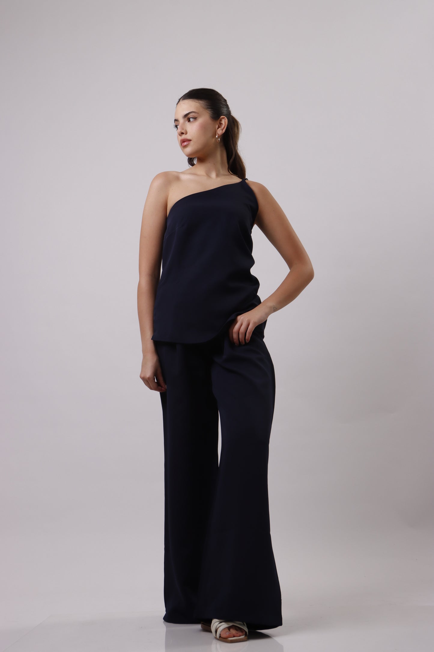 Asymmetric shoulder set