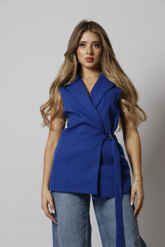 Vest with side belt