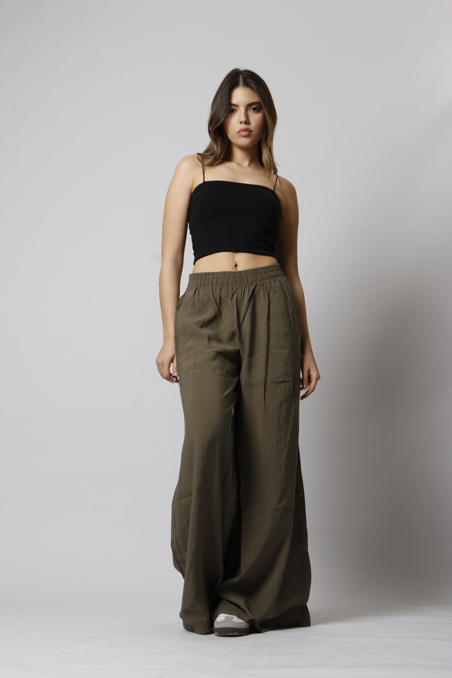 Wide-leg pant