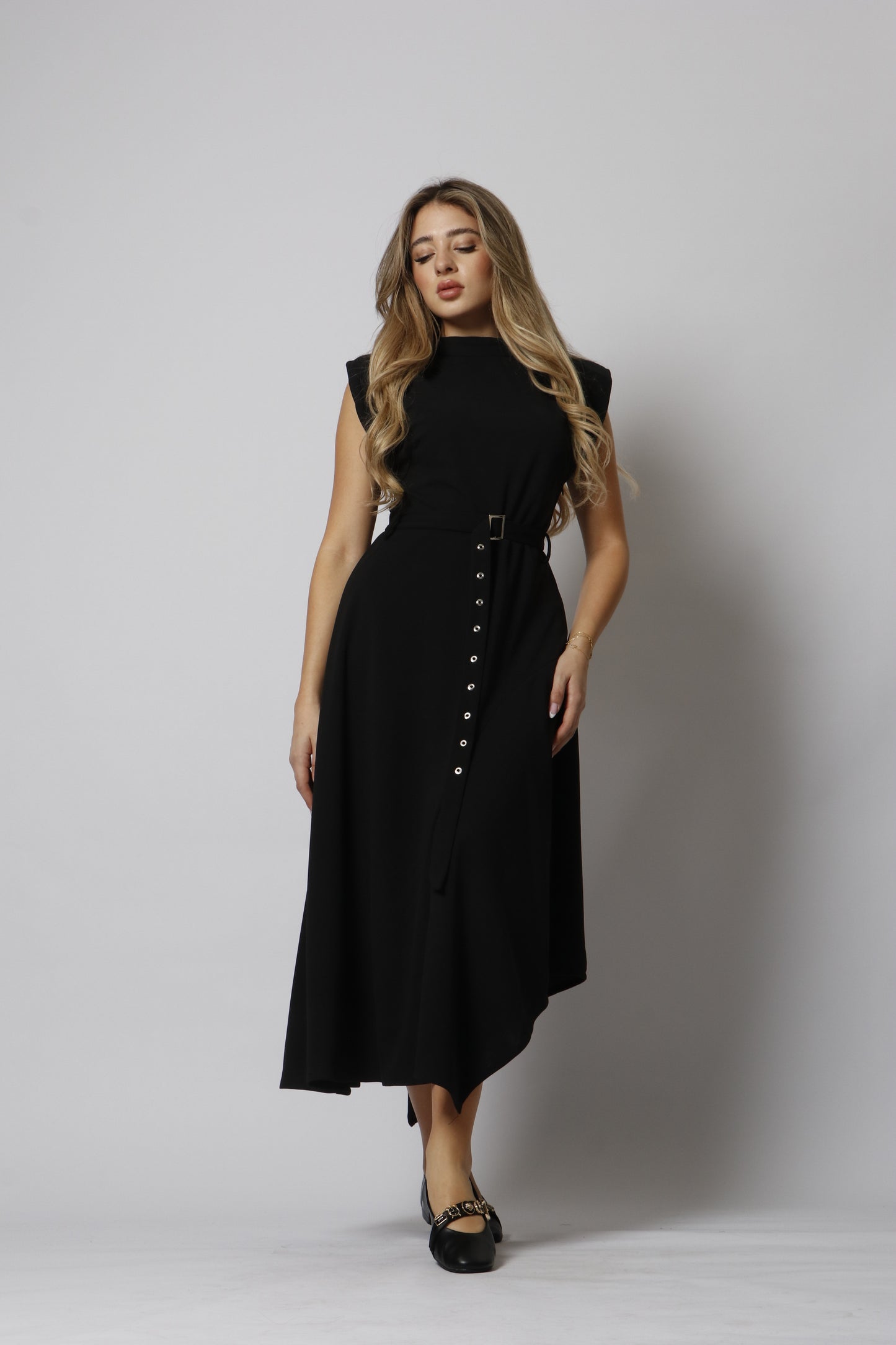 Tailored dress with belt