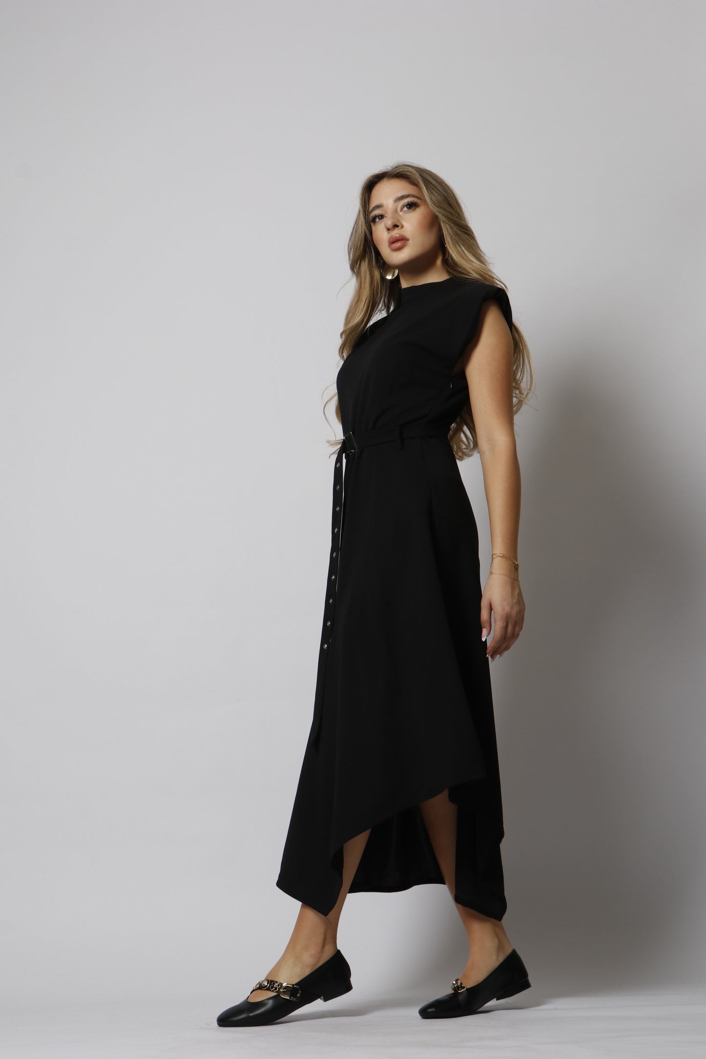 Tailored dress with belt