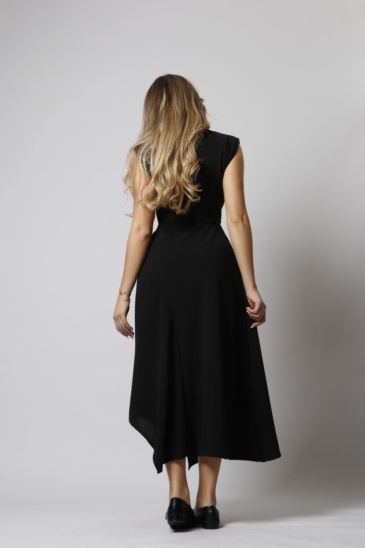 Tailored dress with belt